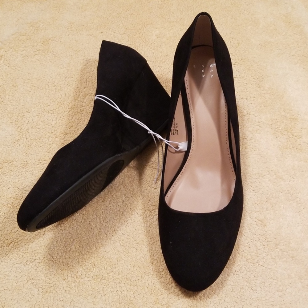 A New Day Black Wedge Pump in Size 11